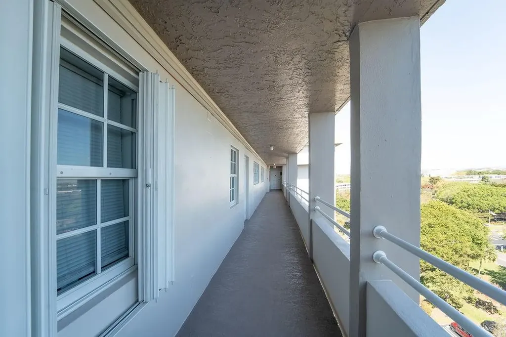 575 Oaks Lane Pompano Beach FL 33069