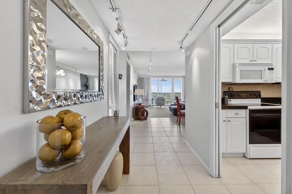 575 Oaks Lane Pompano Beach FL 33069