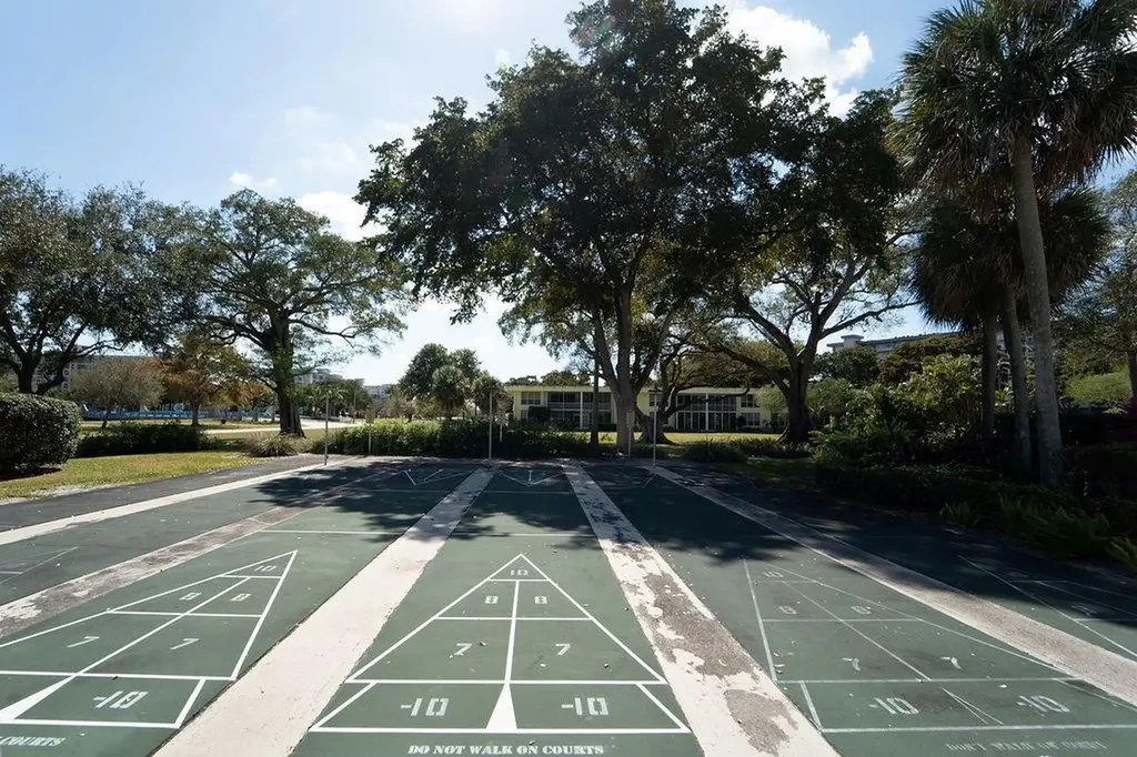 575 Oaks Lane Pompano Beach FL 33069