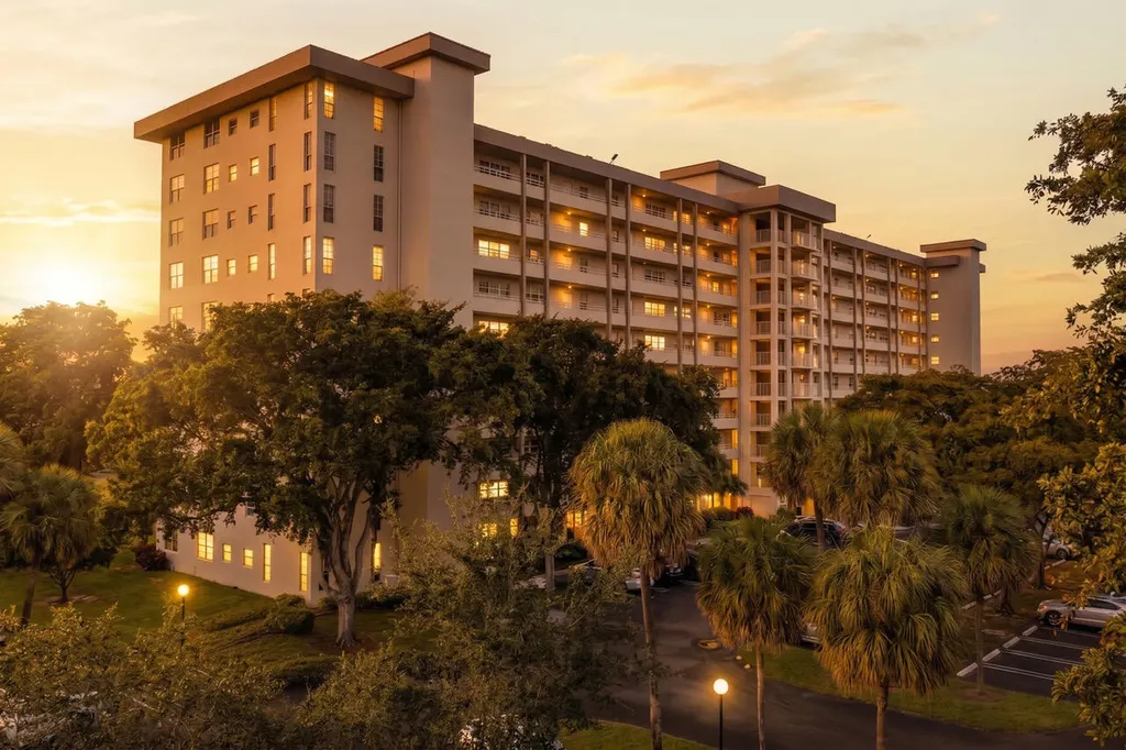 575 Oaks Lane Pompano Beach FL 33069