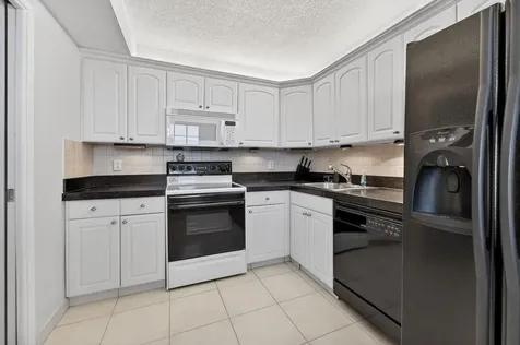 575 Oaks Lane Pompano Beach FL 33069