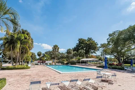575 Oaks Lane Pompano Beach FL 33069