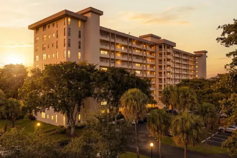 575 Oaks Lane Pompano Beach FL 33069