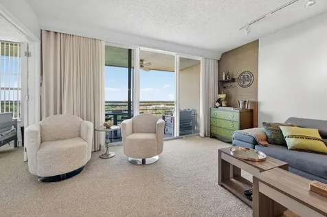 575 Oaks Lane Pompano Beach FL 33069