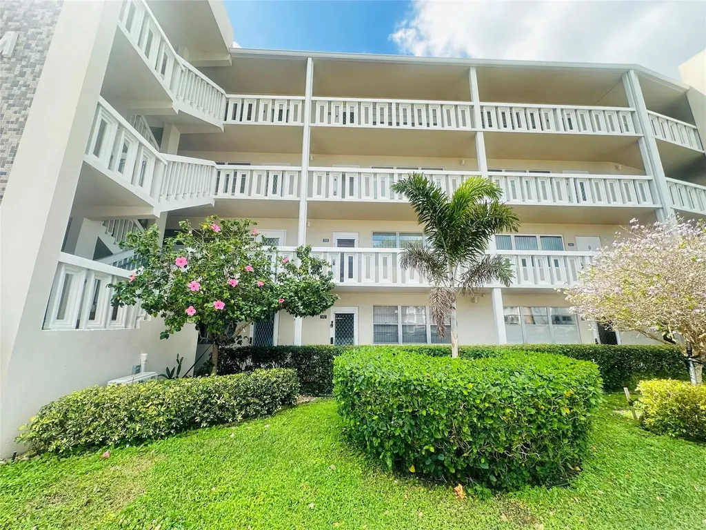 162 Grantham E Deerfield Beach FL 33442