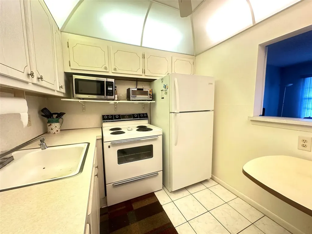 162 Grantham E Deerfield Beach FL 33442