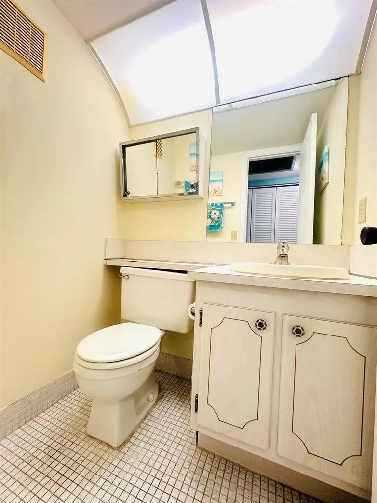 162 Grantham E Deerfield Beach FL 33442