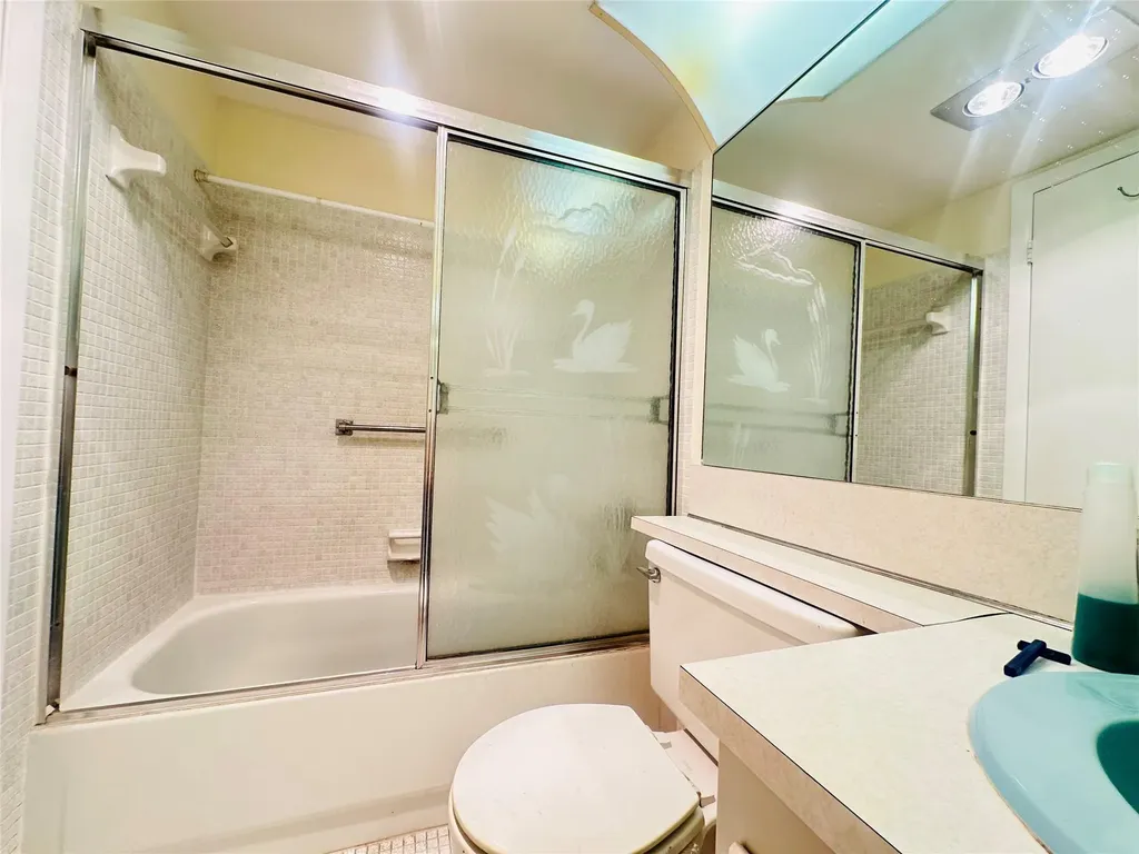 162 Grantham E Deerfield Beach FL 33442