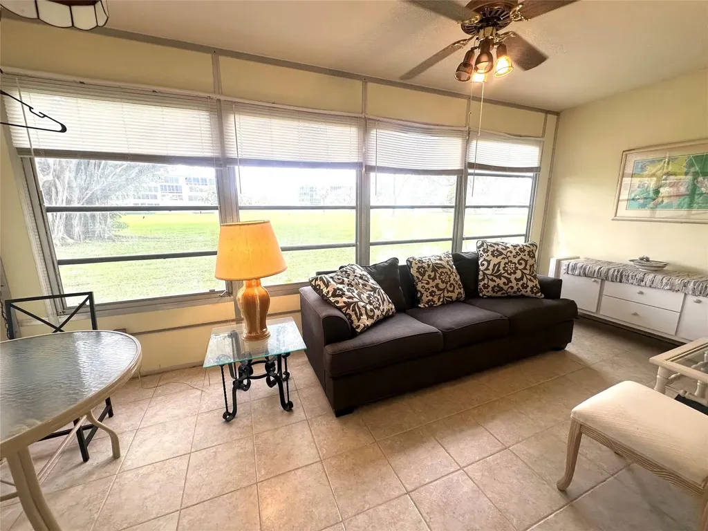 162 Grantham E Deerfield Beach FL 33442