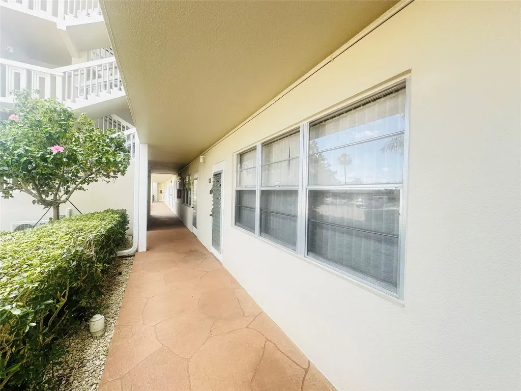 162 Grantham E Deerfield Beach FL 33442
