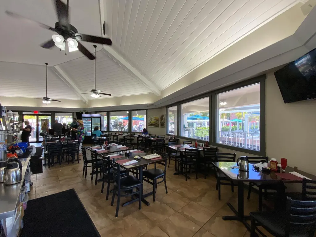 162 Grantham E Deerfield Beach FL 33442