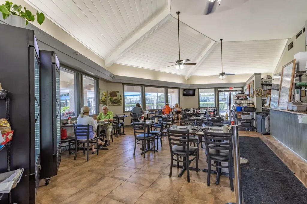 162 Grantham E Deerfield Beach FL 33442