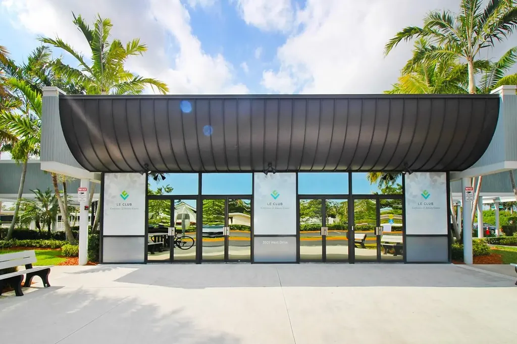 162 Grantham E Deerfield Beach FL 33442