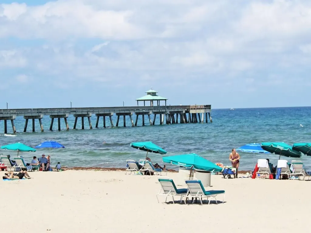 162 Grantham E Deerfield Beach FL 33442