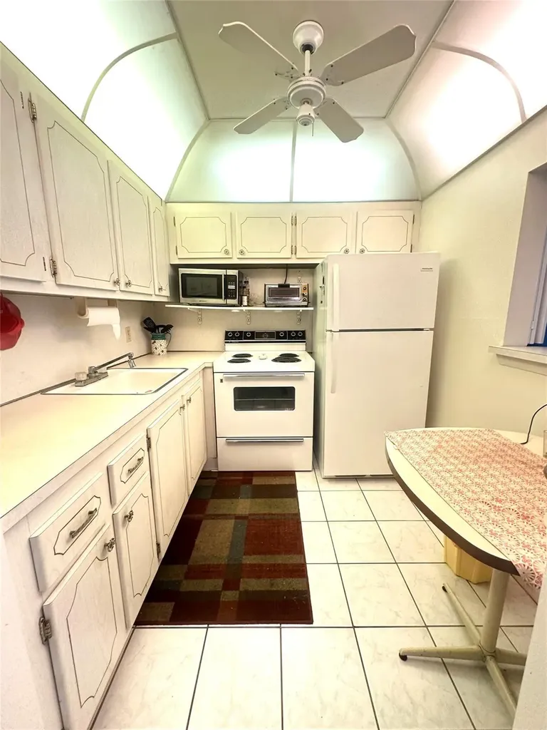 162 Grantham E Deerfield Beach FL 33442
