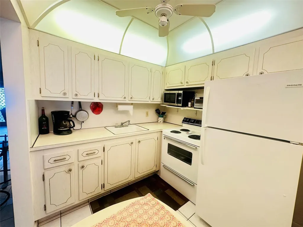 162 Grantham E Deerfield Beach FL 33442