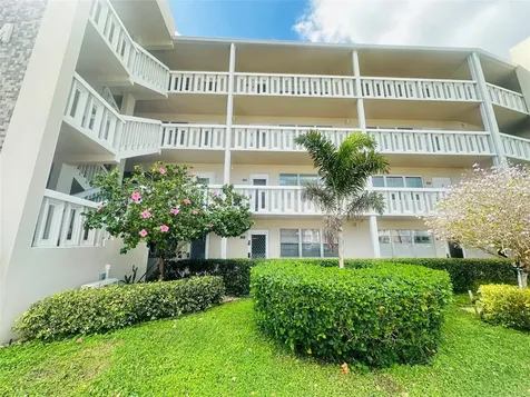 162 Grantham E Deerfield Beach FL 33442