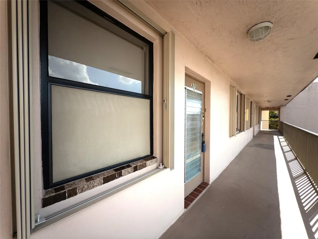 10332 Sunrise Lakes Boulevard Sunrise FL 33322