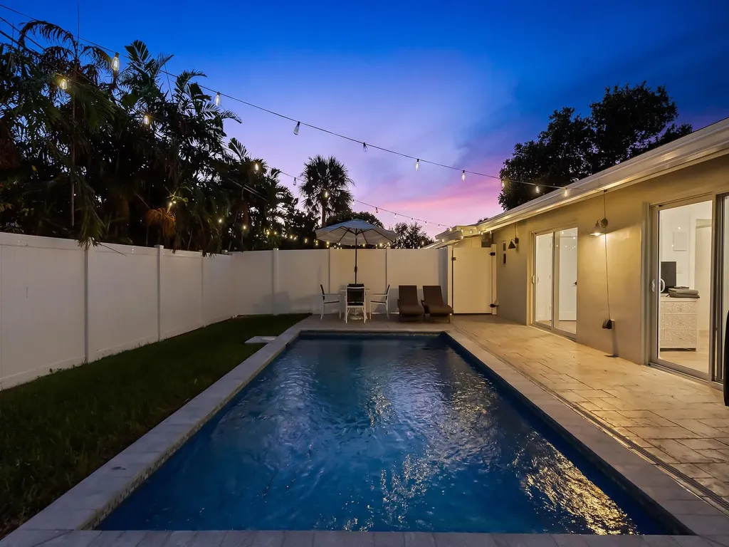 2100 NE 45th Street Fort Lauderdale FL 33308