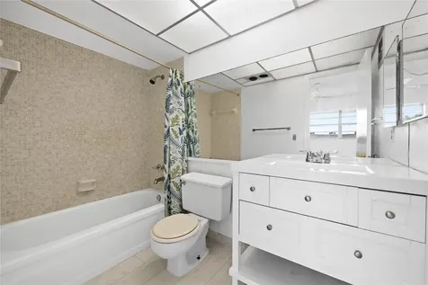 5031 W Oakland Park Boulevard Lauderdale Lakes FL 33313