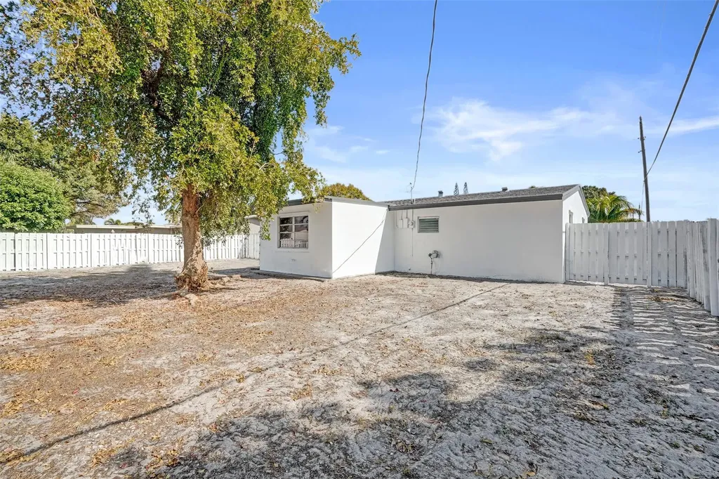 1437 SW 1st Avenue Deerfield Beach FL 33441