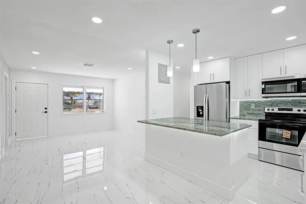 1437 SW 1st Avenue Deerfield Beach FL 33441