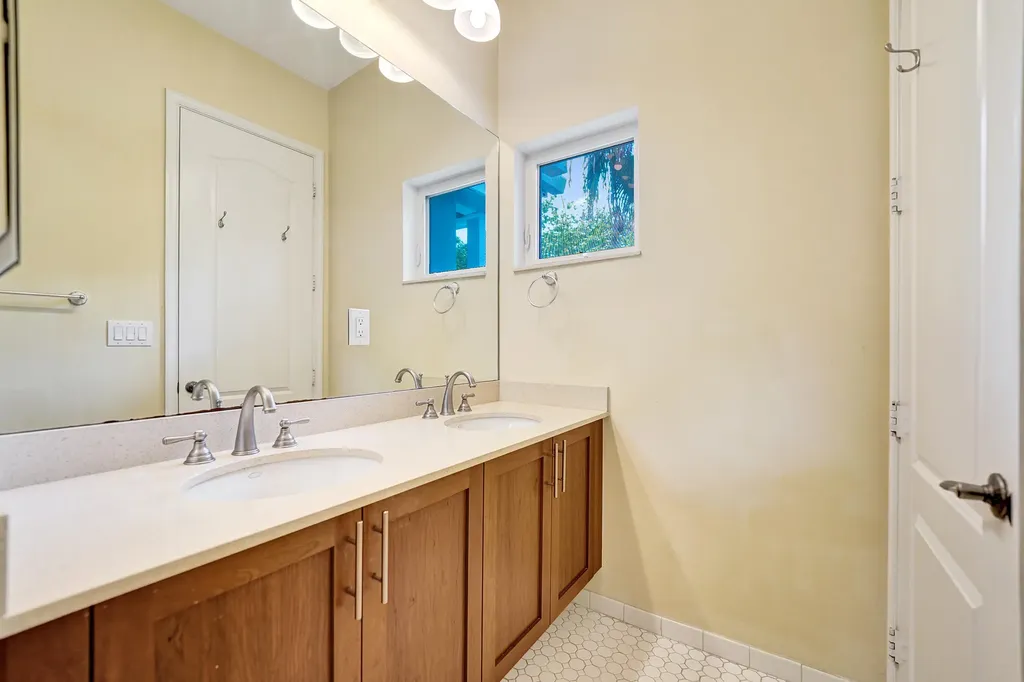 370 SW 14 Avenue Fort Lauderdale FL 33312