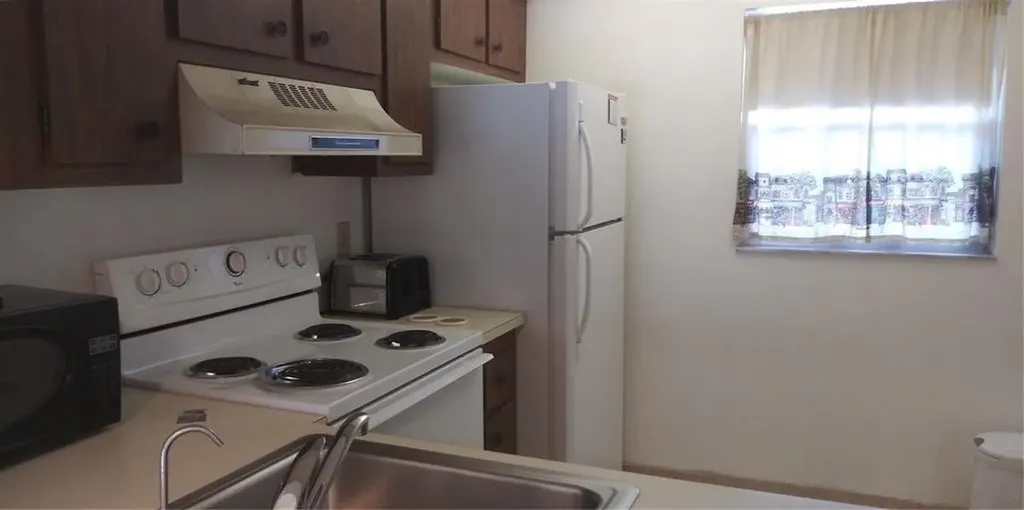 9340 Lagoon Place Davie FL 33324