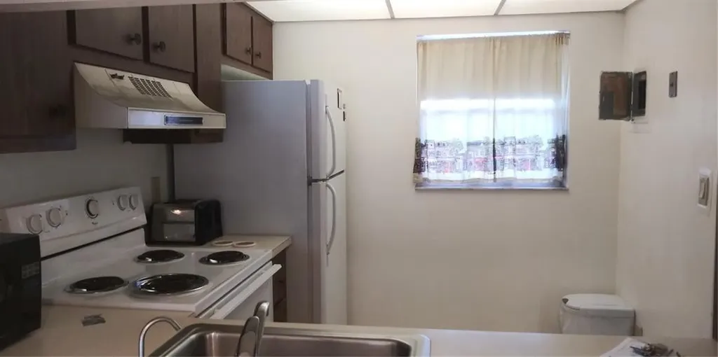 9340 Lagoon Place Davie FL 33324