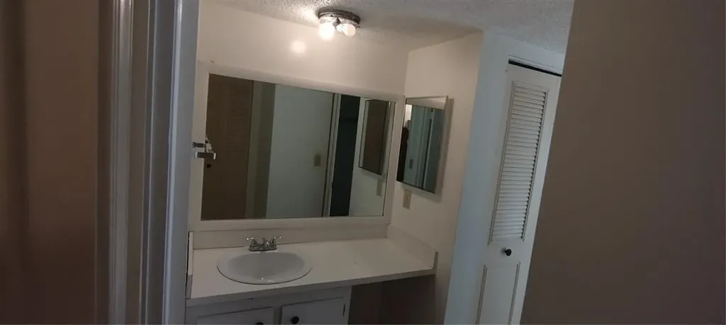 9340 Lagoon Place Davie FL 33324