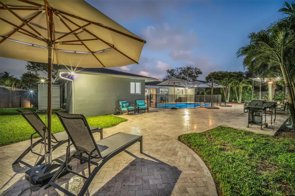 5330 SW 19th Street Plantation FL 33317