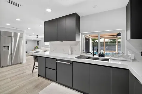 5330 SW 19th Street Plantation FL 33317