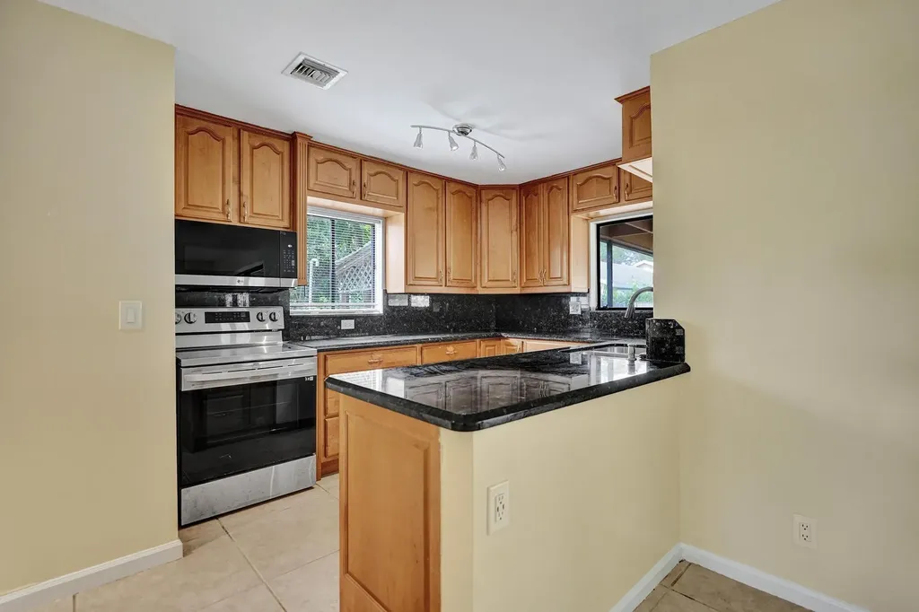 5425 Cleveland Road Delray Beach FL 33484