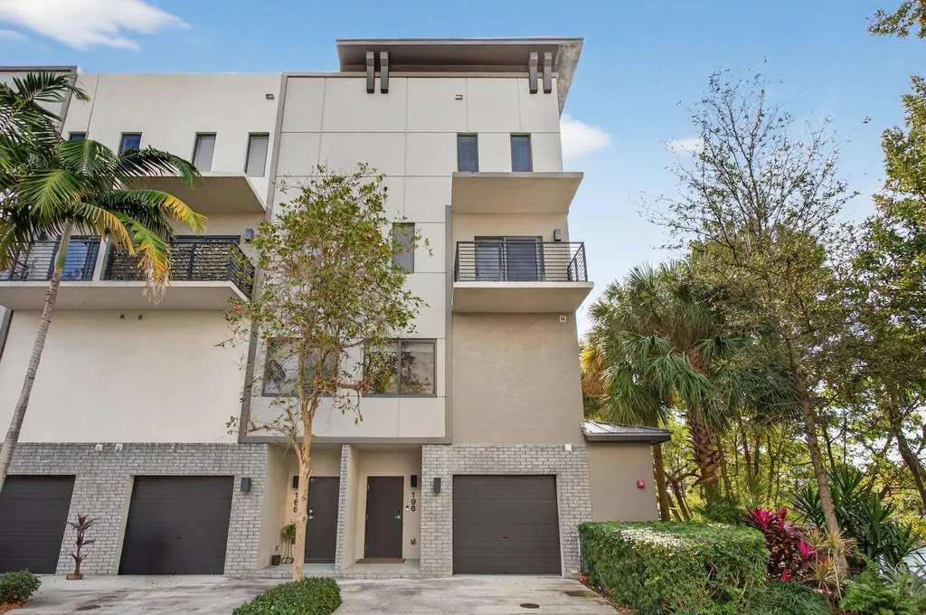196 SE 4th Terrace Pompano Beach FL 33060