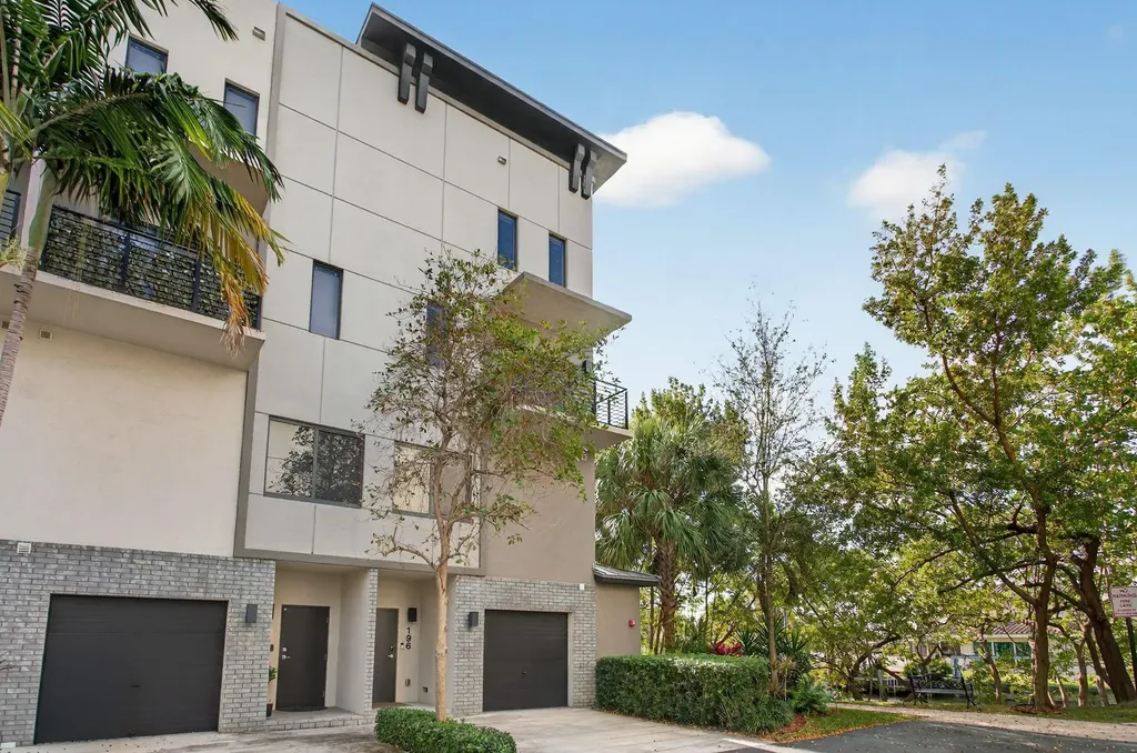 196 SE 4th Terrace Pompano Beach FL 33060