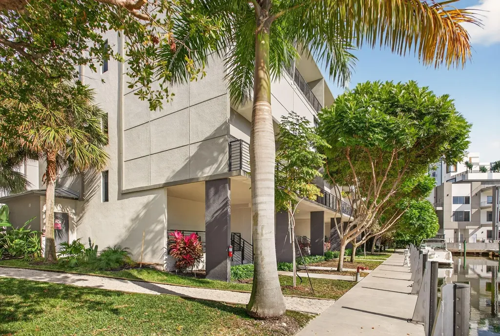 196 SE 4th Terrace Pompano Beach FL 33060