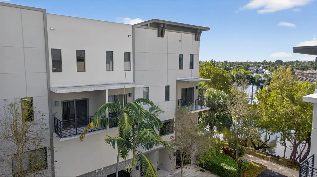 196 SE 4th Terrace Pompano Beach FL 33060