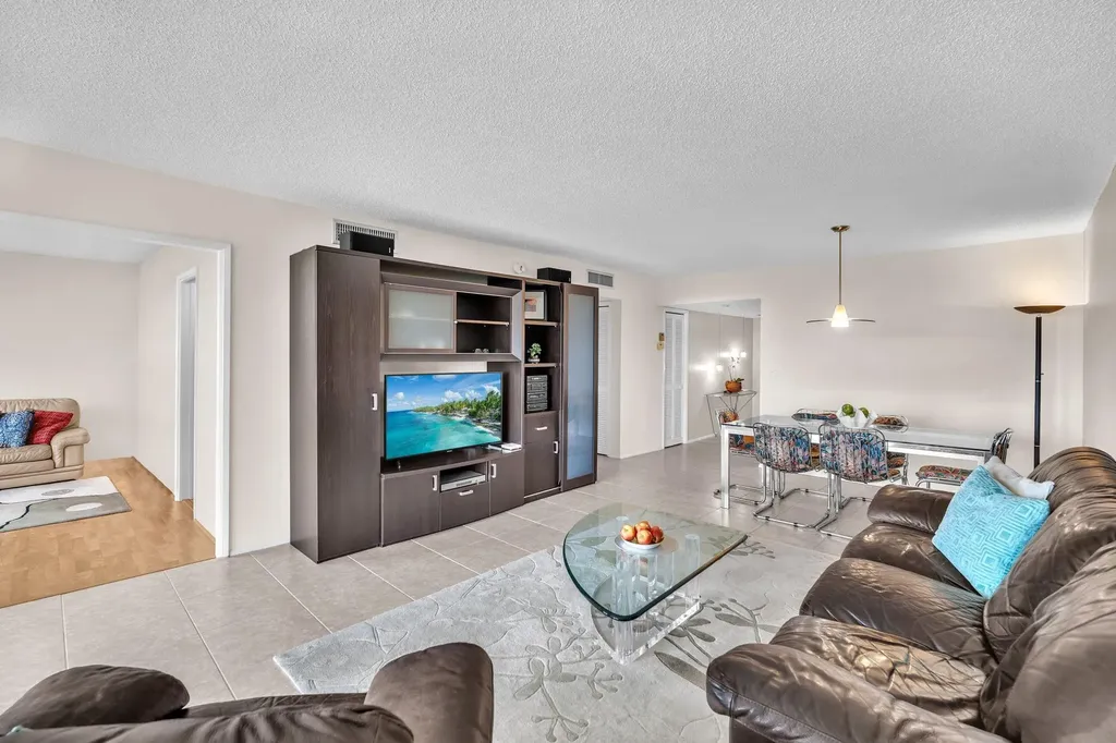 605 Oaks Drive Pompano Beach FL 33069