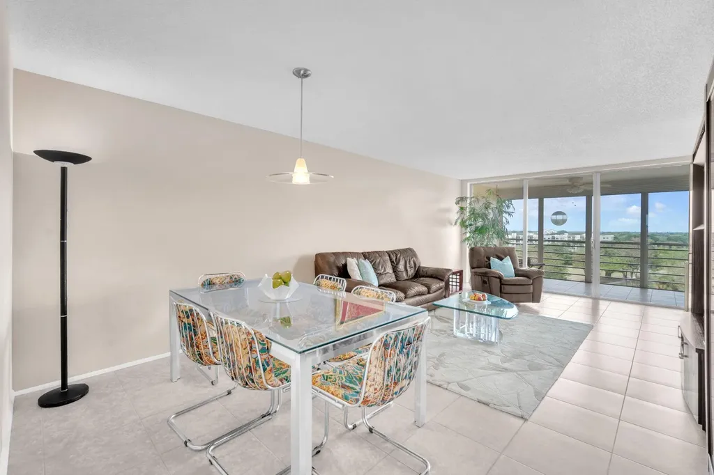 605 Oaks Drive Pompano Beach FL 33069