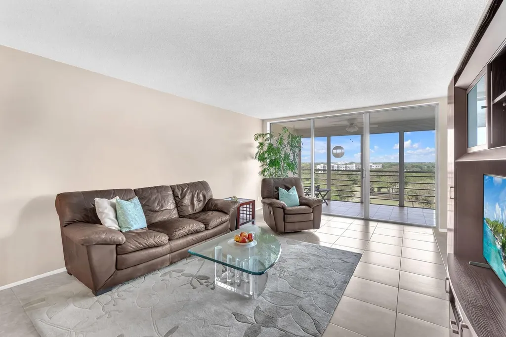 605 Oaks Drive Pompano Beach FL 33069