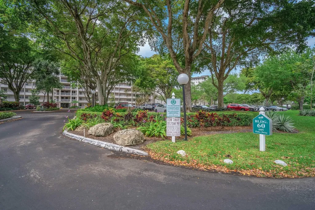 605 Oaks Drive Pompano Beach FL 33069