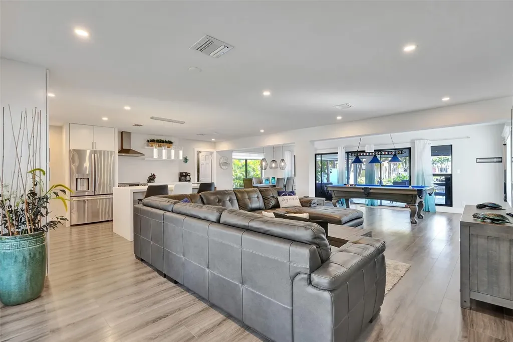 310 SE 13th Court Pompano Beach FL 33060