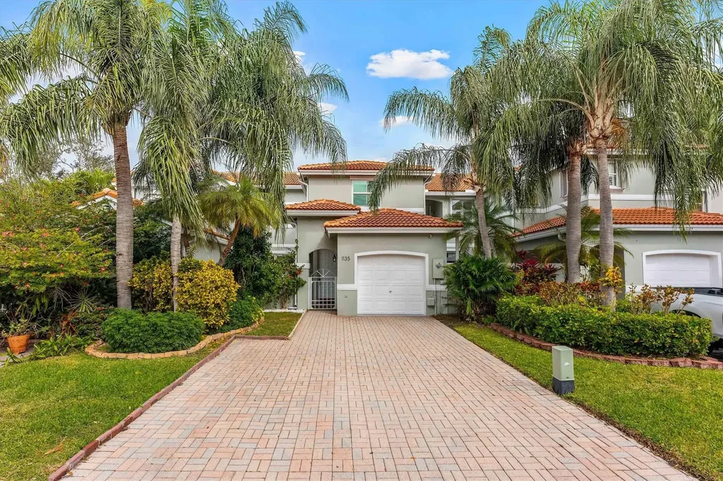 1135 Buttonwood Lane Hollywood FL 33019
