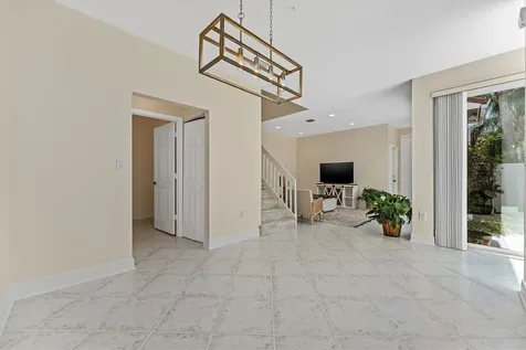 1135 Buttonwood Lane Hollywood FL 33019