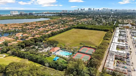 1135 Buttonwood Lane Hollywood FL 33019