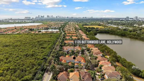 1135 Buttonwood Lane Hollywood FL 33019
