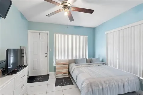 4290 NW 49th Terrace Lauderdale Lakes FL 33319