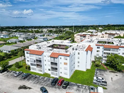 2850 Somerset Drive Lauderdale Lakes FL 33311
