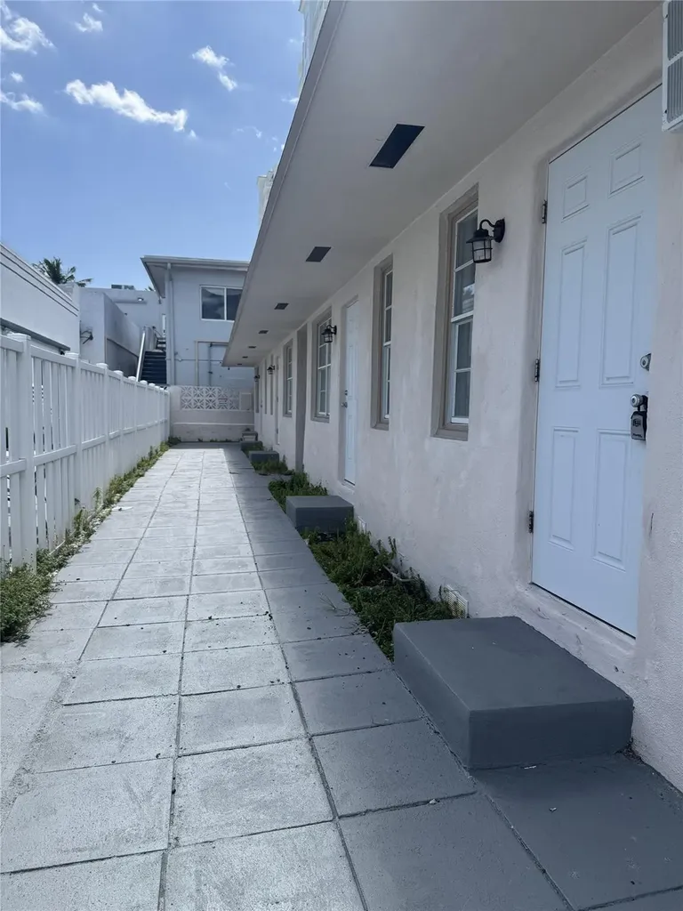 320 Minnesota Street Hollywood FL 33019