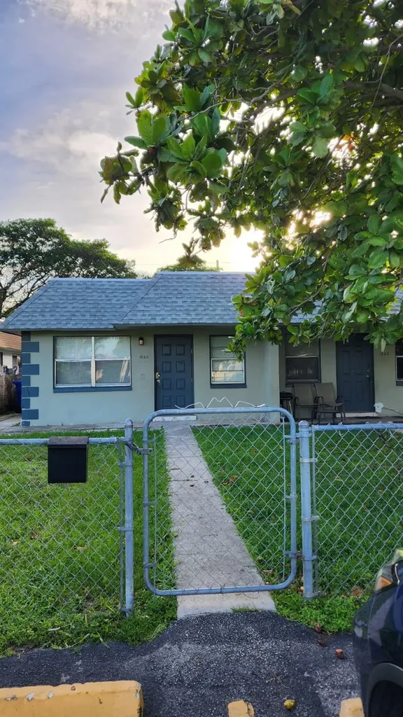 1523-1525 NW 8th Avenue Fort Lauderdale FL 33311